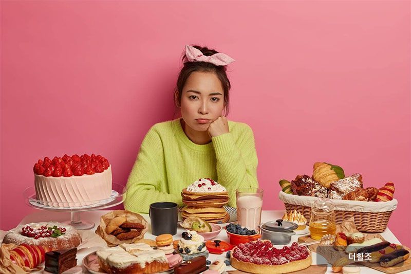 외로움을 느낄수록 열량은 높지만\\u001d 영양가가 낮은 식품을 많이 찾\\u001d는다는 연구 결과가 발표됐다.